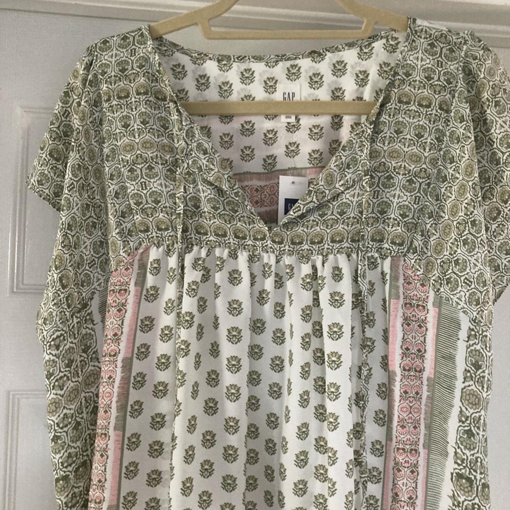 Gap Pink & Green Silky Floral Top Short Sleeve Tie Front NWT - Picture 2 of 5